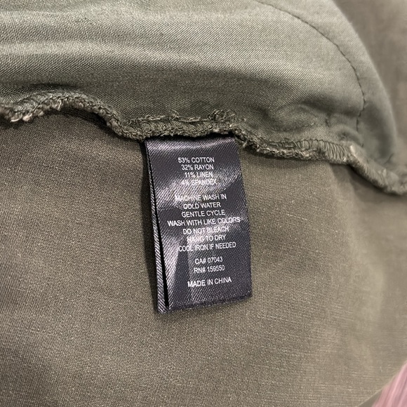 Nicole Miller Cargo Skirt Army Green Size 2 NWOT
(G3) - Picture 7 of 8